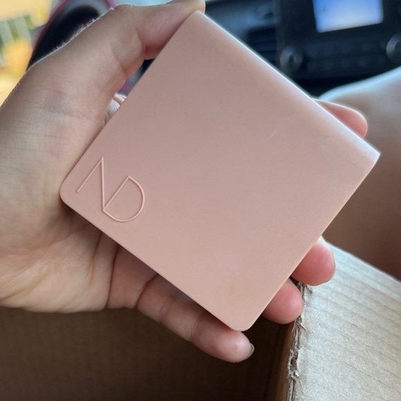 Natasha Denona powder foundation r2 - Picture 2 of 3